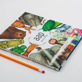 Aap leest een letter 3