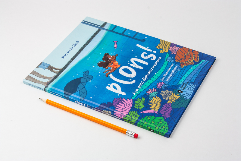 Plons! Aya gaat diplomazwemmen 3